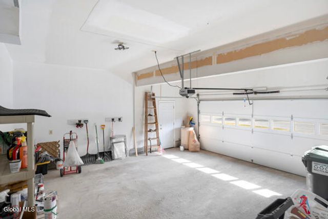 1083 McKinley Avenue, Rotterdam, NY 12303