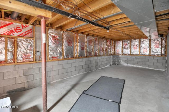 1083 McKinley Avenue, Rotterdam, NY 12303