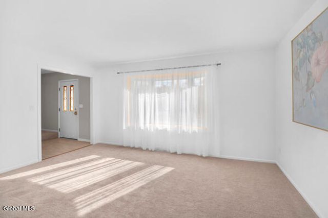 1083 McKinley Avenue, Rotterdam, NY 12303