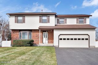 1083 McKinley Avenue, Rotterdam, NY 12303