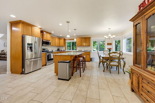 100 Twisted Pine Drive, Grants Pass, OR 97527