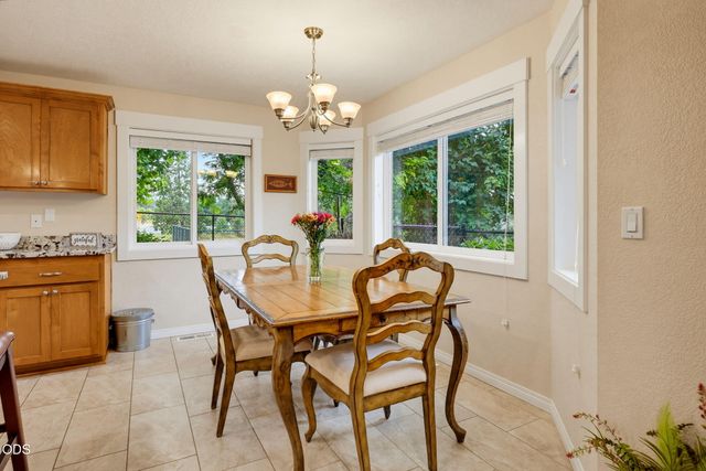 100 Twisted Pine Drive, Grants Pass, OR 97527