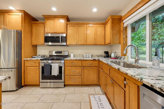100 Twisted Pine Drive, Grants Pass, OR 97527