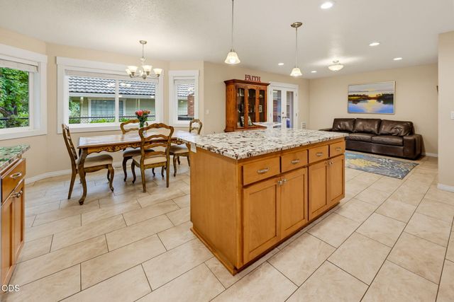 100 Twisted Pine Drive, Grants Pass, OR 97527
