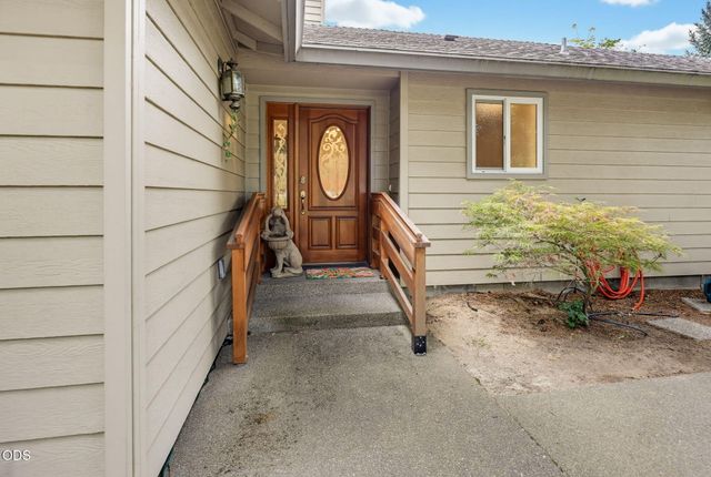 100 Twisted Pine Drive, Grants Pass, OR 97527
