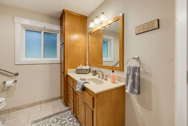 100 Twisted Pine Drive, Grants Pass, OR 97527