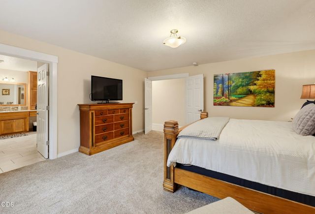 100 Twisted Pine Drive, Grants Pass, OR 97527