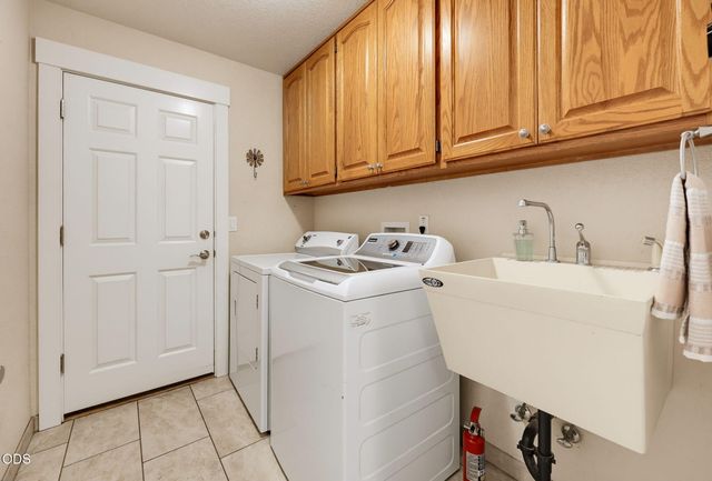 100 Twisted Pine Drive, Grants Pass, OR 97527