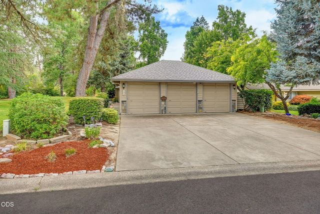 100 Twisted Pine Drive, Grants Pass, OR 97527