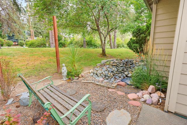 100 Twisted Pine Drive, Grants Pass, OR 97527
