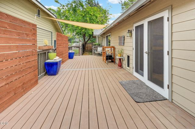 100 Twisted Pine Drive, Grants Pass, OR 97527