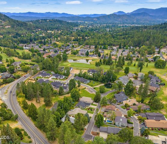 100 Twisted Pine Drive, Grants Pass, OR 97527