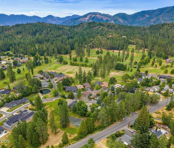 100 Twisted Pine Drive, Grants Pass, OR 97527