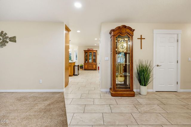 100 Twisted Pine Drive, Grants Pass, OR 97527