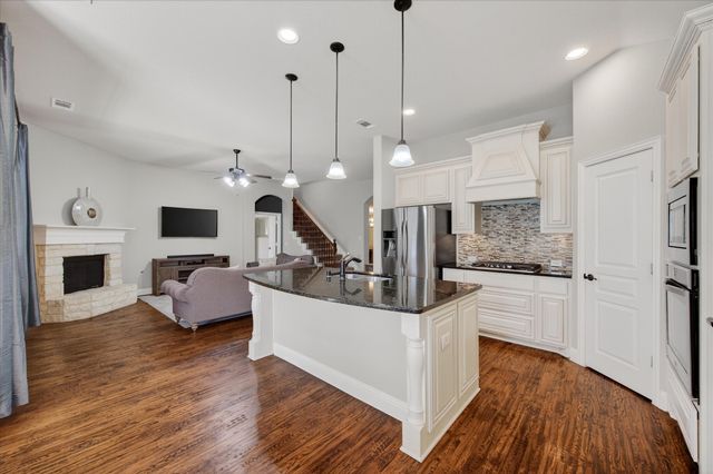 4208 Carnation Lane, Mansfield, TX 76063