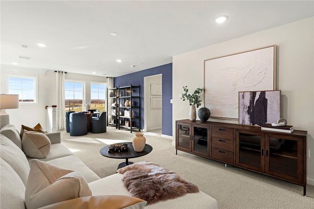 36 East Point Drive 4, East Providence, RI 02916