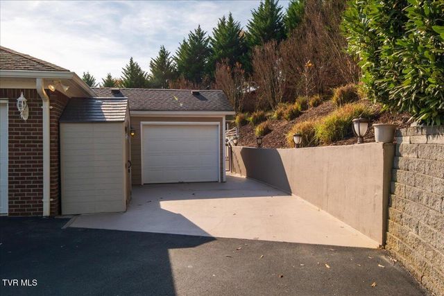 101 Bond Town Road, Blountville, TN 37617