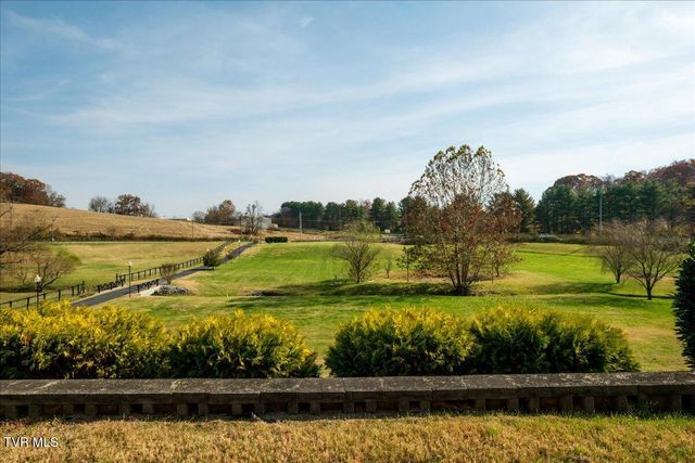101 Bond Town Road, Blountville, TN 37617