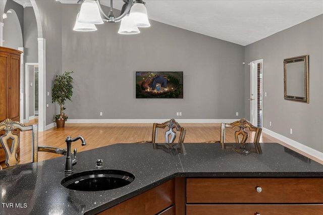 101 Bond Town Road, Blountville, TN 37617