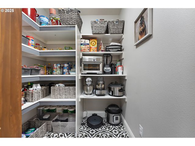 7490 Sw SCHROEDER Way, Wilsonville, OR 97070