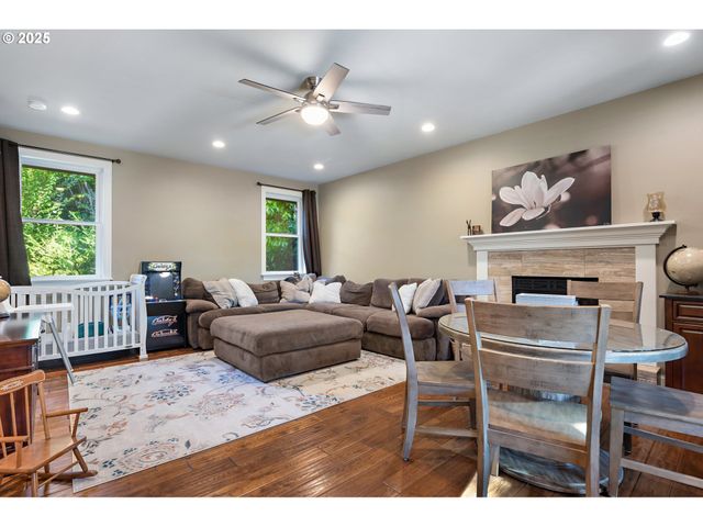 7490 Sw SCHROEDER Way, Wilsonville, OR 97070