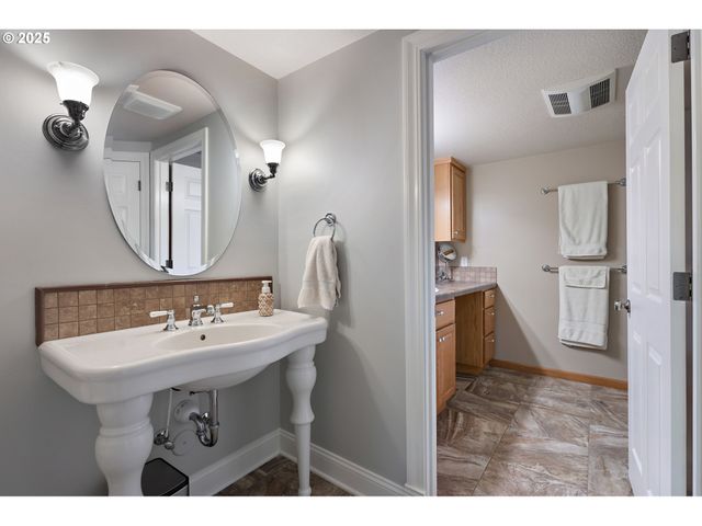 7490 Sw SCHROEDER Way, Wilsonville, OR 97070