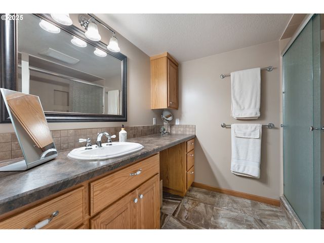 7490 Sw SCHROEDER Way, Wilsonville, OR 97070