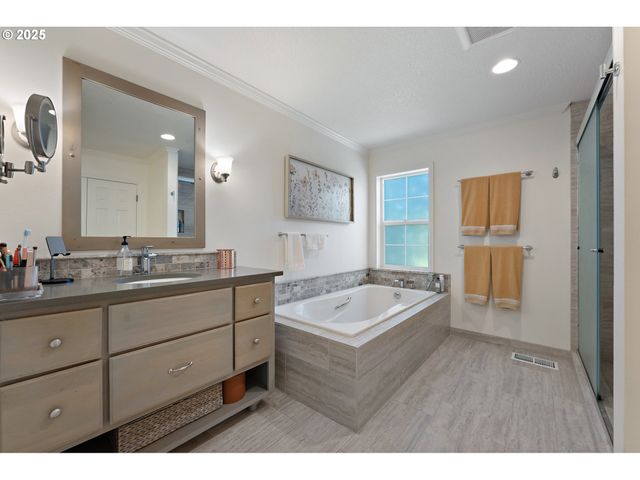 7490 Sw SCHROEDER Way, Wilsonville, OR 97070