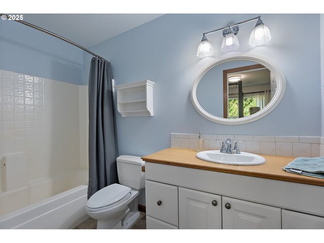 7490 Sw SCHROEDER Way, Wilsonville, OR 97070