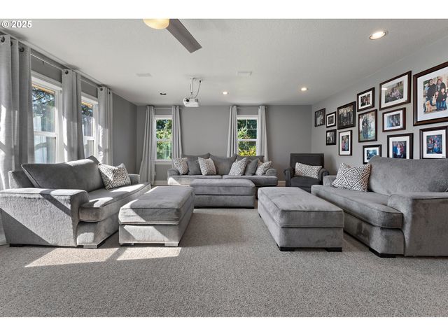 7490 Sw SCHROEDER Way, Wilsonville, OR 97070