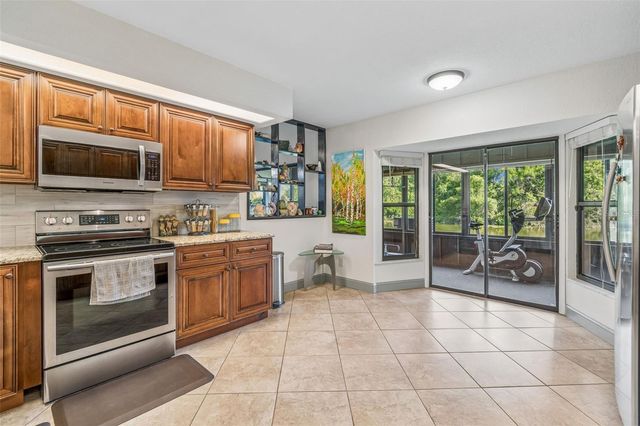 2318 VILLAGE GREEN BOULEVARD, Plant City, FL 33566