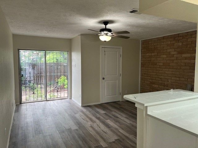 66 W Mountain Creek Drive 23, Grand Prairie, TX 75052
