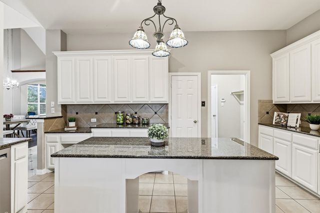 8912 Wyatt Circle, Lantana, TX 76226