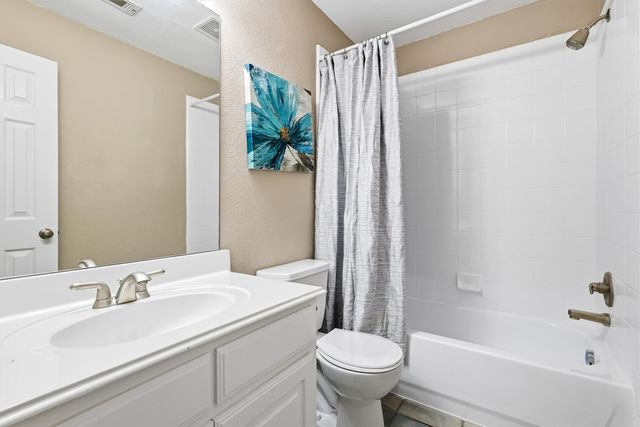 8912 Wyatt Circle, Lantana, TX 76226