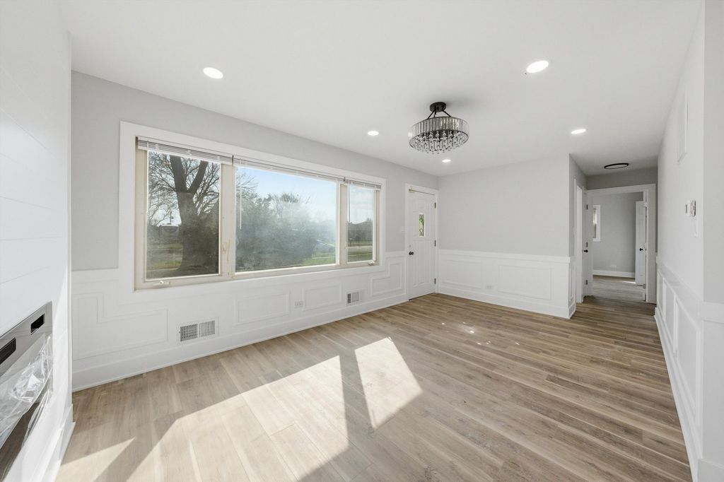8516 Austin Avenue, Burbank, IL 60459 — photo 4