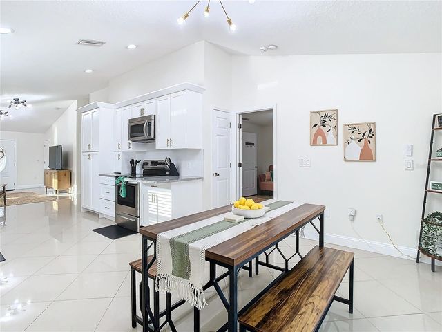 2907 W ARCH STREET, Tampa, FL 33607