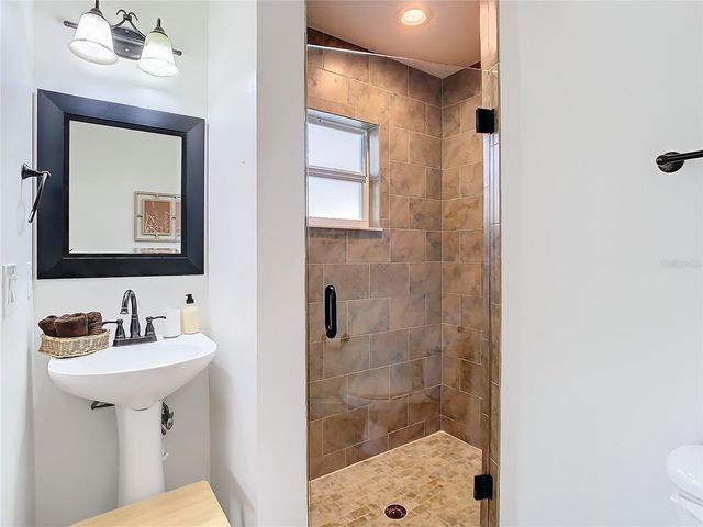 2907 W ARCH STREET, Tampa, FL 33607