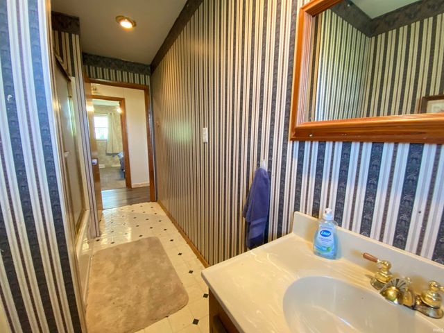 5529 E US HWY 50, Bedford, IN 47421