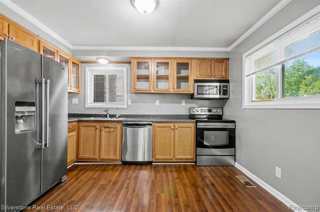 255 W Farnum Avenue, Madison Heights, MI 48071