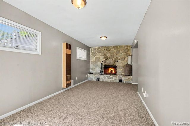 255 W Farnum Avenue, Madison Heights, MI 48071
