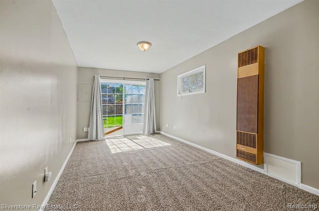 255 W Farnum Avenue, Madison Heights, MI 48071