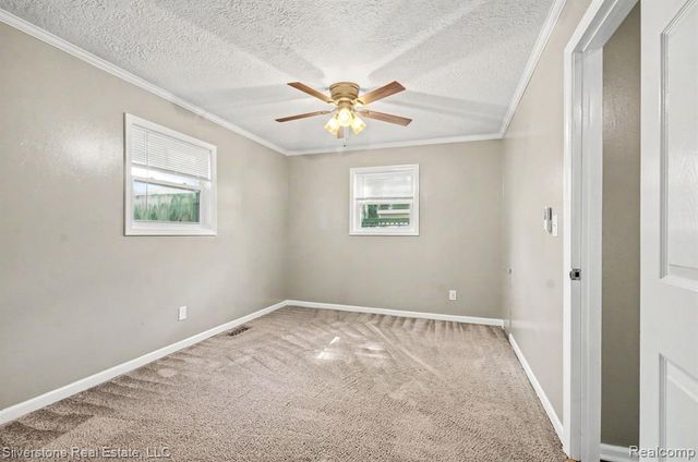 255 W Farnum Avenue, Madison Heights, MI 48071