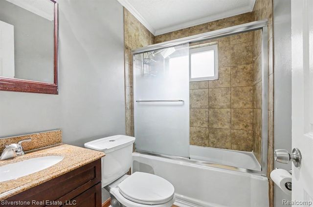 255 W Farnum Avenue, Madison Heights, MI 48071