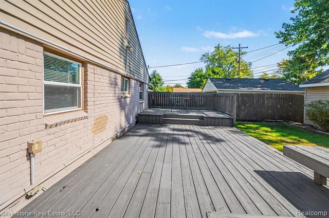 255 W Farnum Avenue, Madison Heights, MI 48071