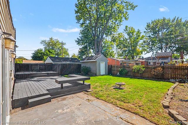 255 W Farnum Avenue, Madison Heights, MI 48071