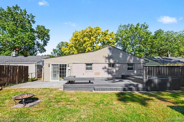 255 W Farnum Avenue, Madison Heights, MI 48071