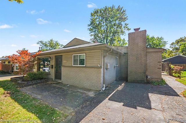 255 W Farnum Avenue, Madison Heights, MI 48071