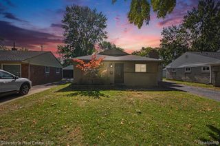 255 W Farnum Avenue, Madison Heights, MI 48071