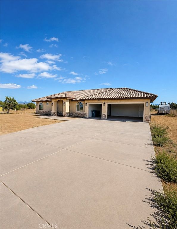Image 4 of property listing at 14749 Sultana, Hesperia, CA 92345