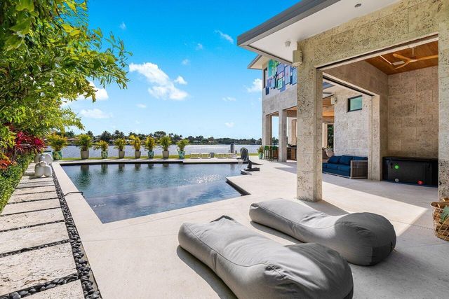 907 SW 37th Court, Boynton Beach, FL 33435